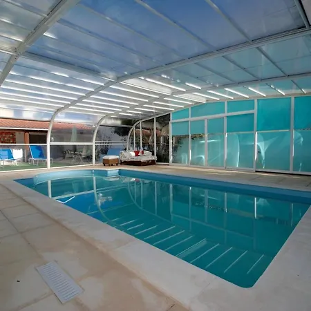 Seashell - House With Private Pool And Garden *